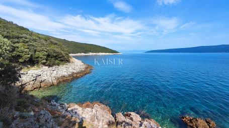 Istria - 1st row to the sea, building plot, 22,000 m2