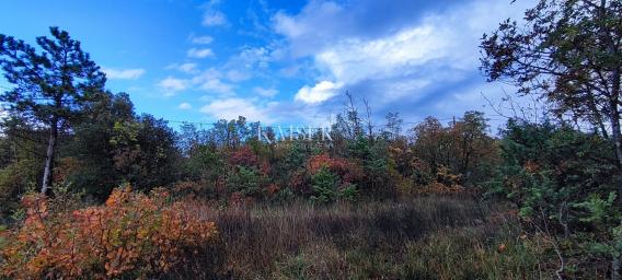 Istra, Labin - građevinsko zemljište 500 m od mora, 2100 m2