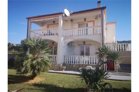 Stara Novalja - apartment house - close to the sea