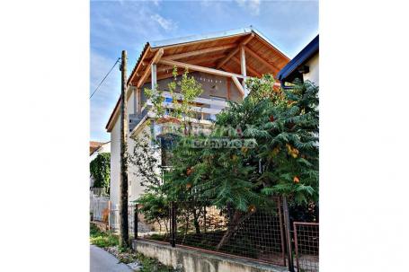 FAMILY HOUSE CLOSE TO THE SEA, GORNJI KARIN