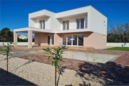 Modern villa with a pool and a spacious yard!