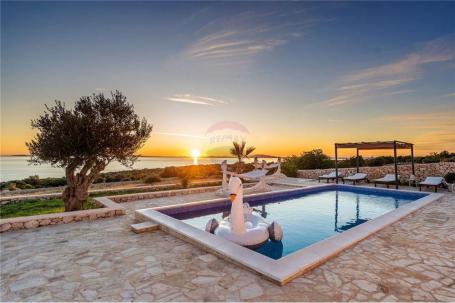 PAG ISLAND, NOVALJA beautiful stone house with swimming pool