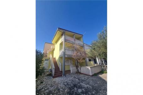 SABUNIKE - KUĆA S 3 APARTMANA