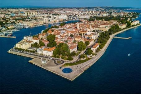 POLUOTOK, ZADAR - STAN S POGLEDOM NA RIVU