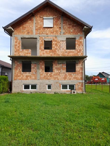 SURCIN BEČMEN 500m2 , 270000e