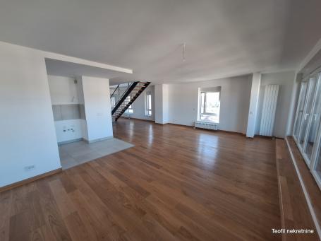 NOVI BEOGRAD TOŠIN BUNAR 188m2 , (2T) , 606500e