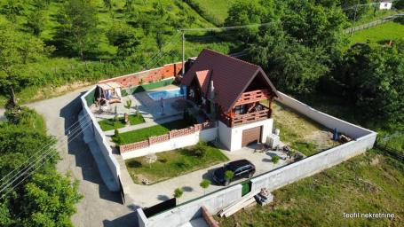 LAZAREVAC BRAJKOVAC 92m2 , 55+35+40 , 210000e