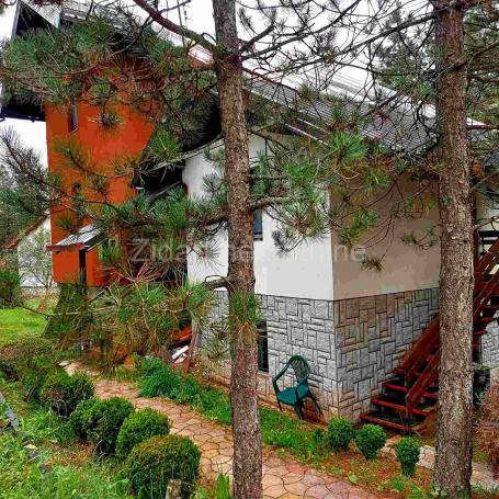 Zlatibor, Zova, prodaja kuće sa 5 apartmana