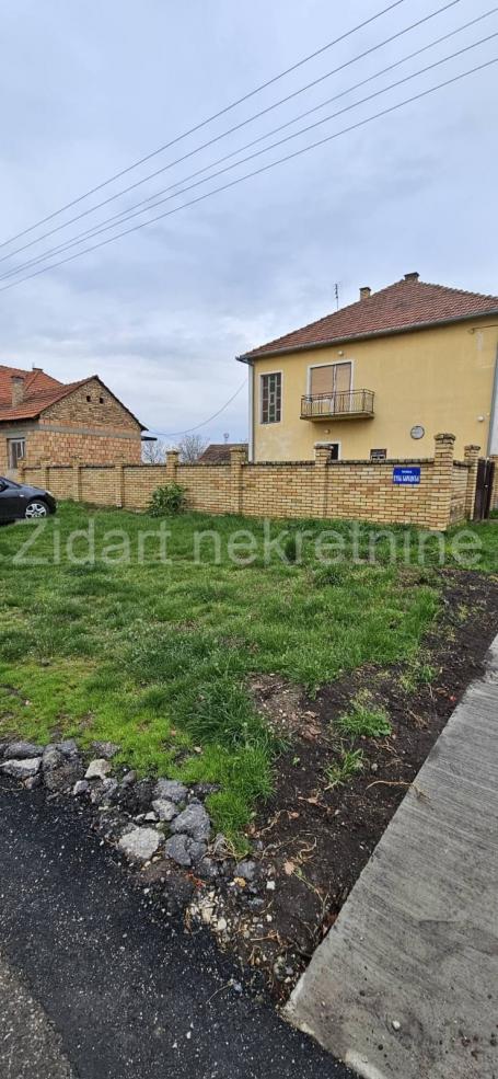 Belegiš, centar kuća 228m2 plac 13 ari