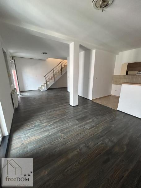 Odličan četvorosoban stan-duplex 107m2