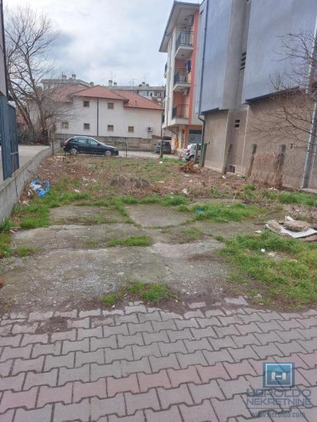 Na prodaju plac u blizini zelene pijace