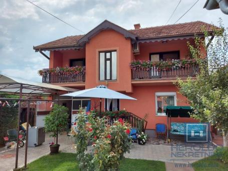 Two houses with a total area of 198m2 on a plot of 8a in the village of Rakitovo