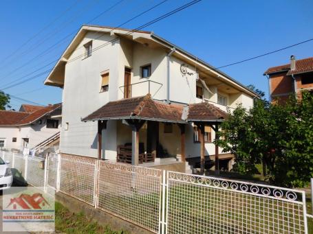 KUĆA, KORIĆANI 400 M2, PLAC 9 A, CENA - 180. 000 E