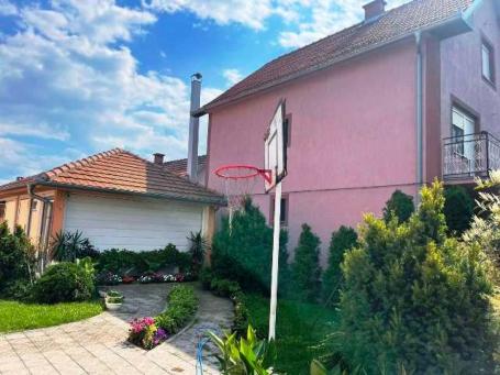 SURCIN BOLJEVCI 553m2 , 320000e