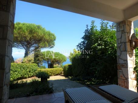 Umag-surroundings, beautiful house with sea view, 3rd row from the beach