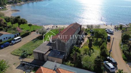 Istria, Novigrad, surroundings, unique autochthonous Istrian house with garden - only 30 meters from