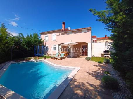 Istria, Svetvinčenat, surroundings - a spacious house with a swimming pool in a quiet and beautiful 