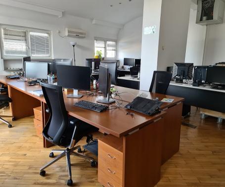 STARI GRAD TRG REPUBLIKE 160m2 , 1850e