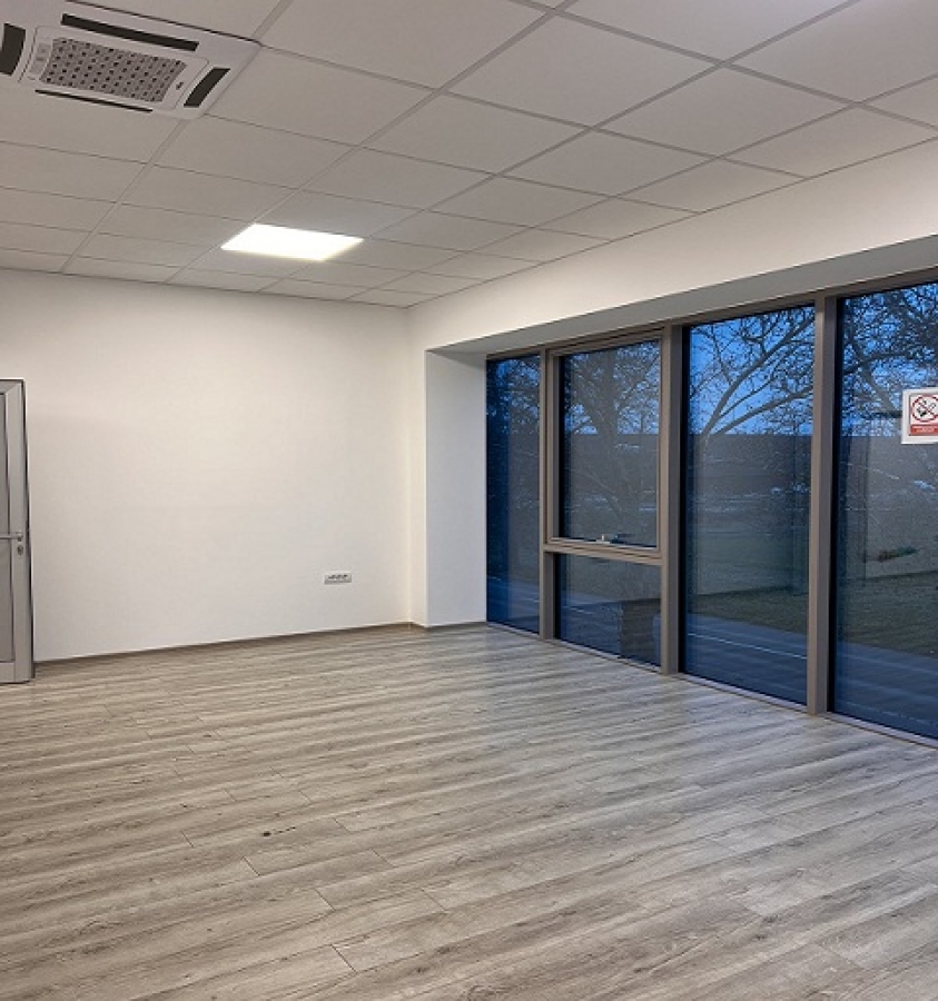 NOVI BEOGRAD AUTOPUT ZA ZAGREB 460m2 , 3700e