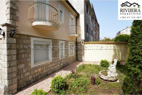 House on the promenade in Dobrota Kotor