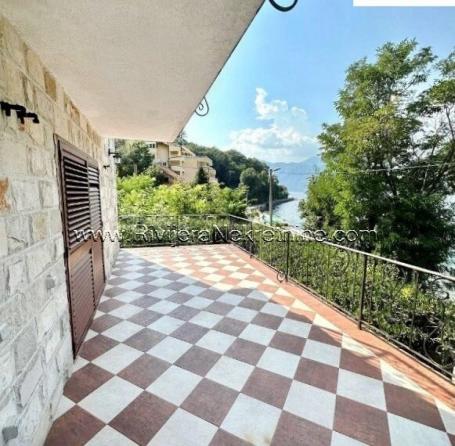 For sale house on the first line to the sea Stoliv Kotor