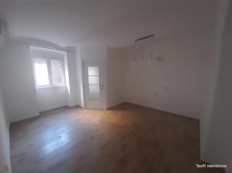 ZEMUN ZEMUN CENTAR 33m2 , 500e