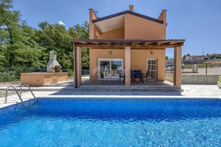 ISTRIA, TINJAN - Two semi-detached villas in a quiet and attractive location