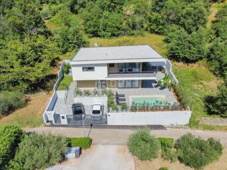 OPATIJA, MOŠĆENIČKA DRAGA – eine wunderschöne Villa mit Swimmingpool, umgeben von viel Grün, nur 650