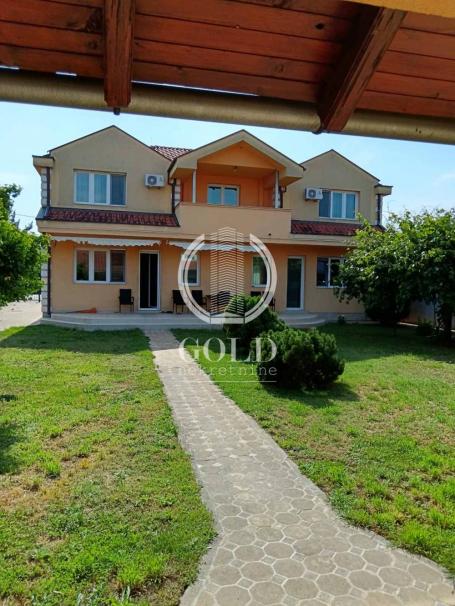 IZDAVANJE Kuća: NOVI SAD-Petrovaradin-Stari Majur, 250. 00m2, 1500 eur ID#4640