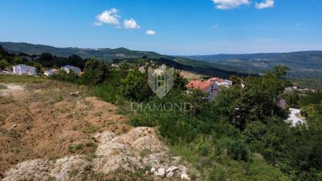 Land with a view of Motovun!