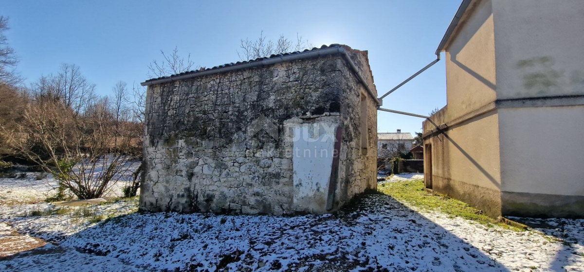 ISTRIA, PIĆAN - Stone house with building plot