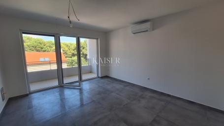 Nerezine - dvoetažni apartman 75, 65 m2, blizina mora