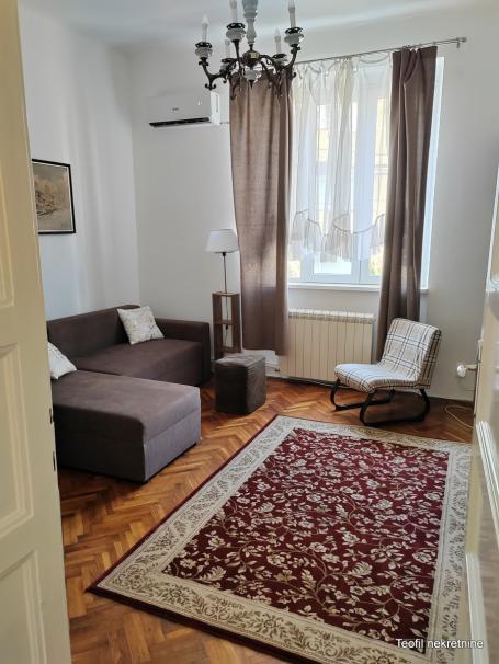 VRACAR JUŽNI BULEVAR 45m2 , (48) , 600e