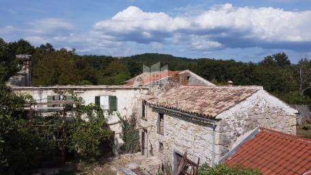 Buzet, Haus mit begonnener Adaption in der Nähe von Roč!