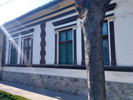 SOMBOR - Family house with two business premises on a plot of 1,019 m2