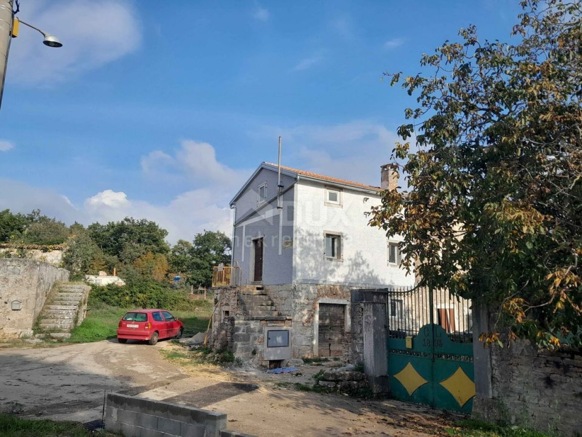 ISTRIA, VIŠNJAN - Nice stone house with a view of the sea