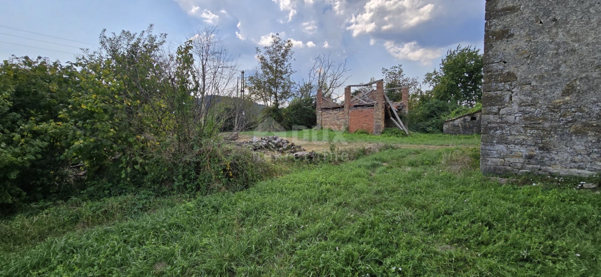 ISTRIA, CEROVLJE - Land with a ruined building