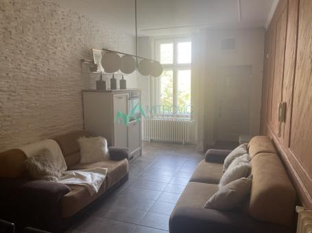 Izdavanje, Stan, 94m2 , Centar