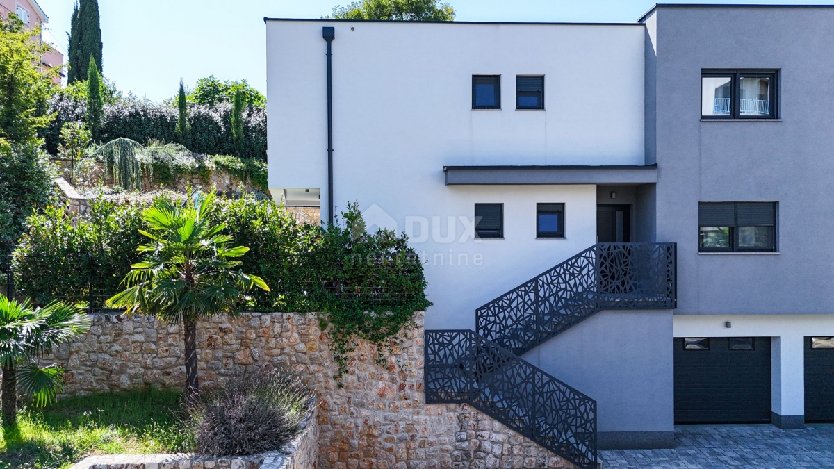 KRK ISLAND, MALINSKA - A house in the center? Garage, cascading garden, terrace, custom furnished!!