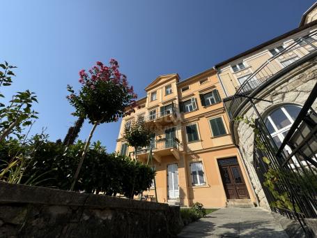 OPATIJA, ZENTRUM – Eine wunderschöne Herrenhauswohnung in einer gepflegten historischen Villa im Zen