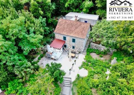 For sale stone house in Muo Kotor