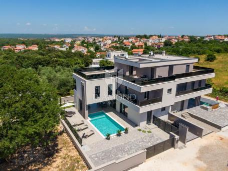 Elegante moderne Villa mit Blick auf das Meer und Brijuni