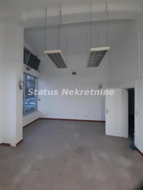 Salajka-Uknjižen Ulični Lokal 36 m2 sa galerijom na Top Lokaciji-065/385 8880