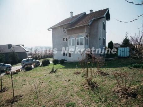 Petrovaradin-Mišeluk-Fantatična Porodična Kuća na Visinskom delu Mišeluka-065/385 8880