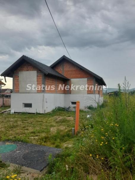 Futog-kvalitetna nezavršena kuća 160 m2 na Velikom Placu 1266 m2-065/385 8880