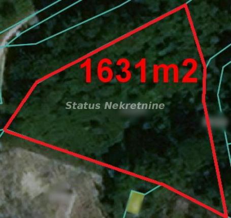 Sremska Kamenica-Artiljevo- Lep Trouglasti Plac 1631 m2 na Fruškoj gori-065/385 8880