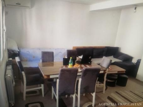 Izdavanje, Stan, 53. 00m2 , Centar