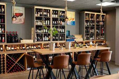 PRILIKA predivan wine bar u ACI MARINA Rovinj