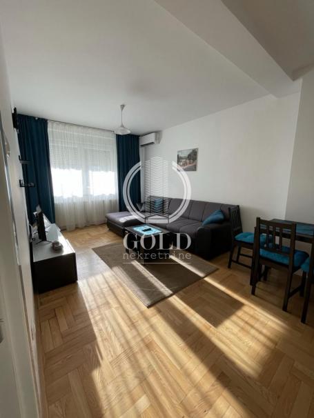 IZDAVANJE Stan 1. 5: NOVI SAD-Novi Sad-Centar, Šafarikova, 40m2, 500 eur ID#8083