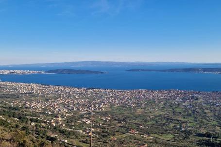 Kaštela, novogradnja trosoban stan od 77m2 s vrtom i 2P mjesta